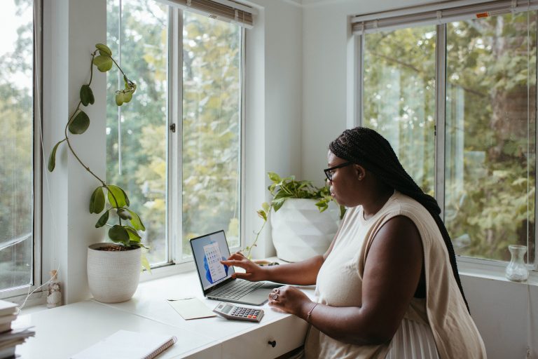 Lire la suite à propos de l’article Freelance : les avantages et les inconvénients du statut indépendant